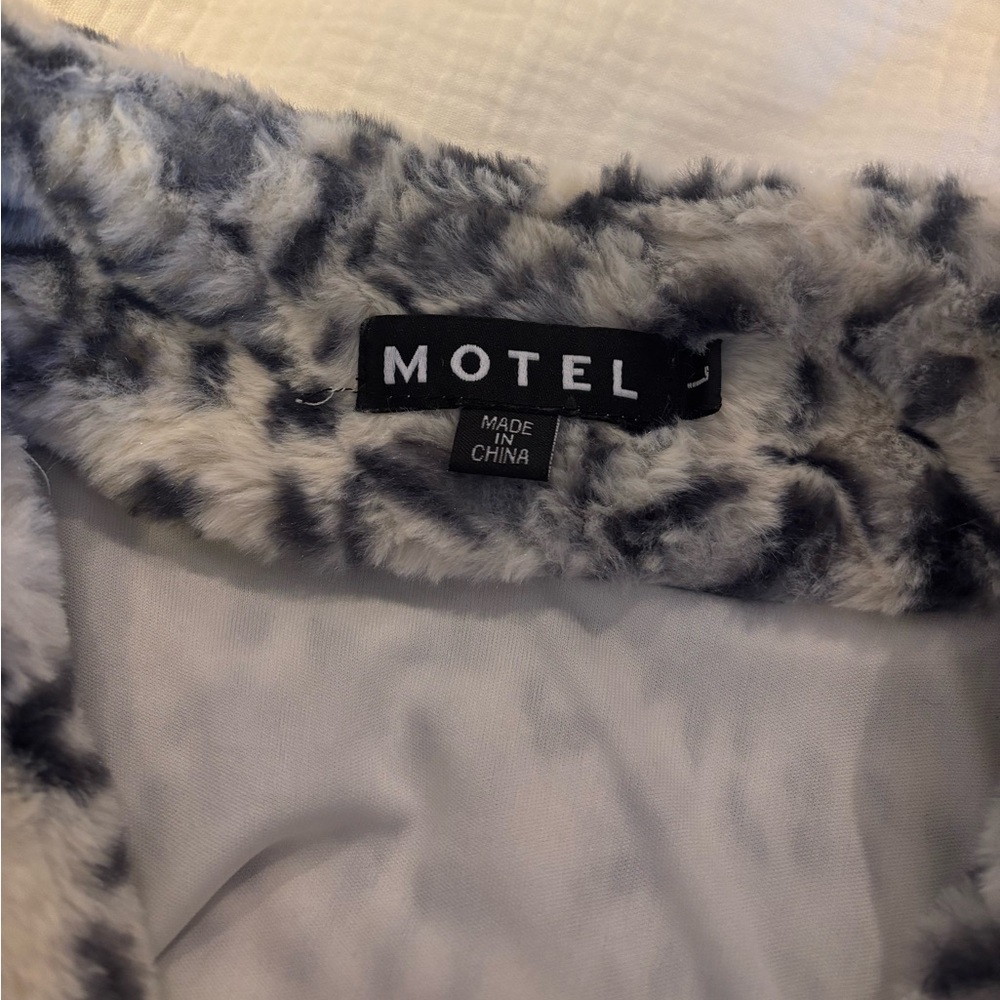 Motel Rocks Nero Ring Pull Jacket In White Leopard - Picture 9 of 14